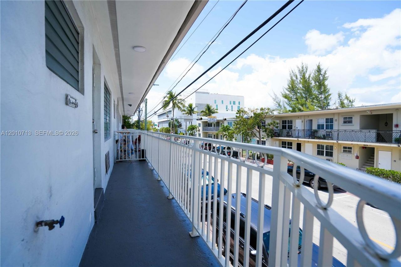 7640 Carlyle Ave , Unit 8A, Miami Beach, FL 33141 Photo