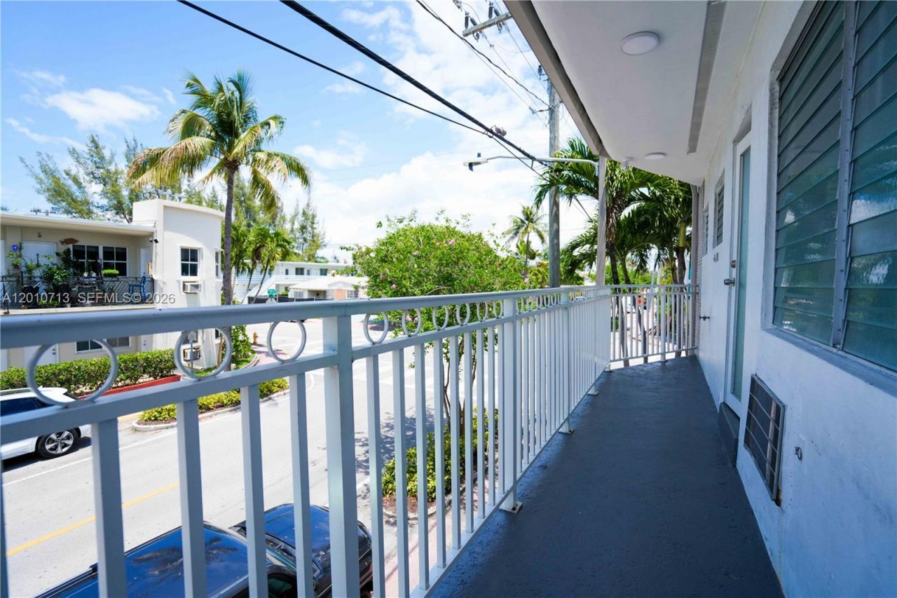 7640 Carlyle Ave , Unit 8A, Miami Beach, FL 33141 Photo