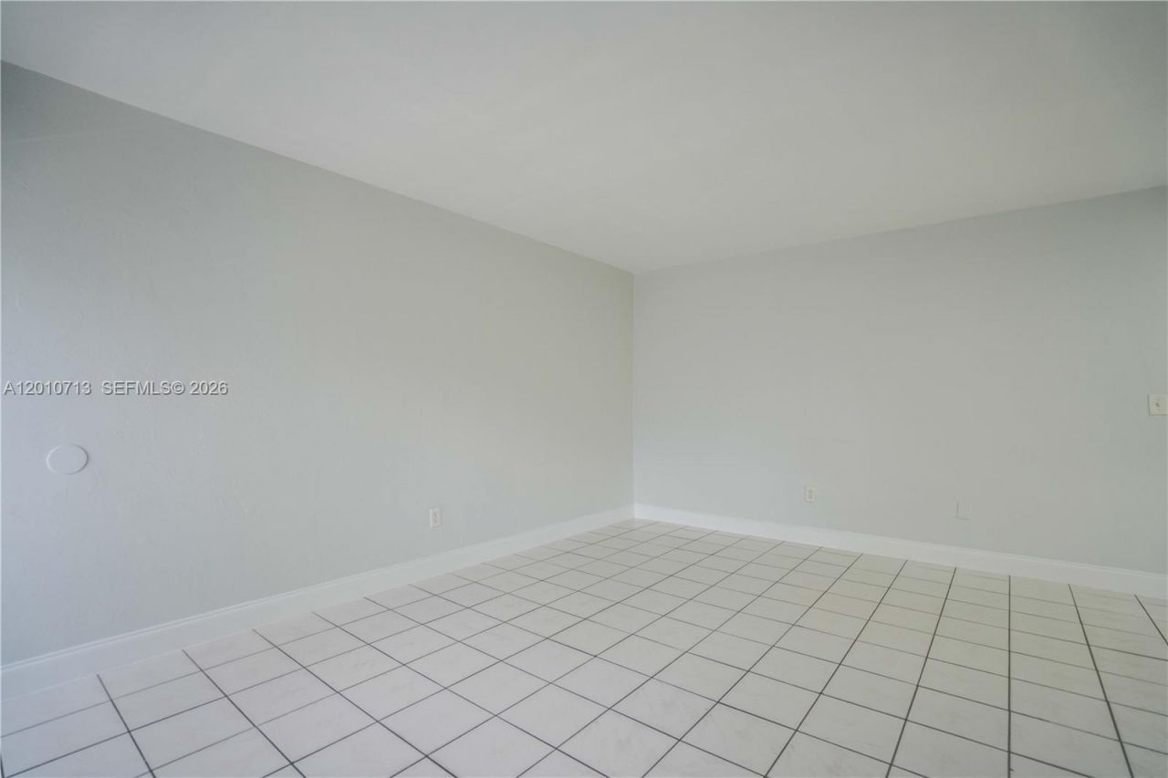 7640 Carlyle Ave , Unit 8A, Miami Beach, FL 33141 Photo