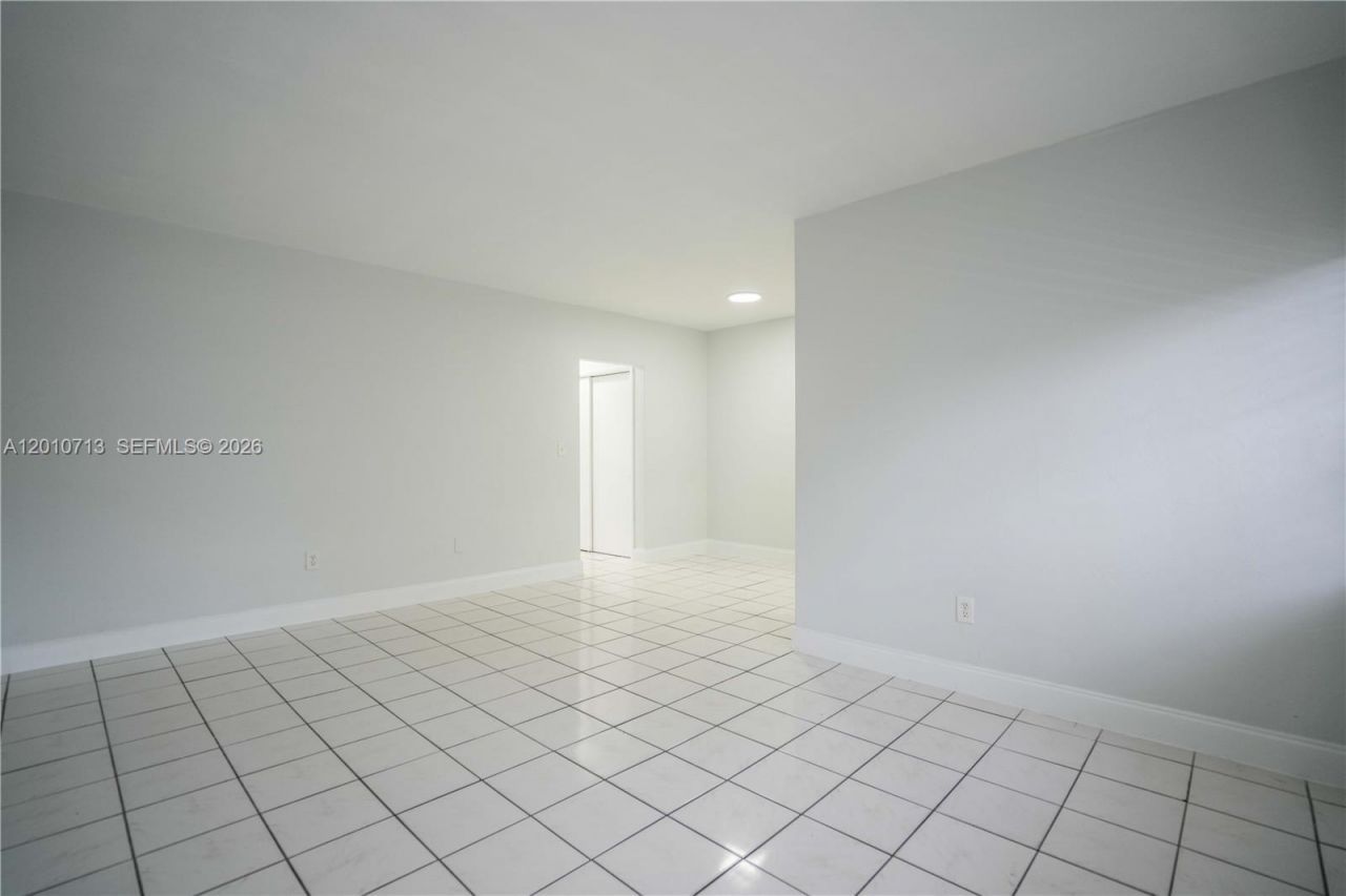 7640 Carlyle Ave , Unit 8A, Miami Beach, FL 33141 Photo
