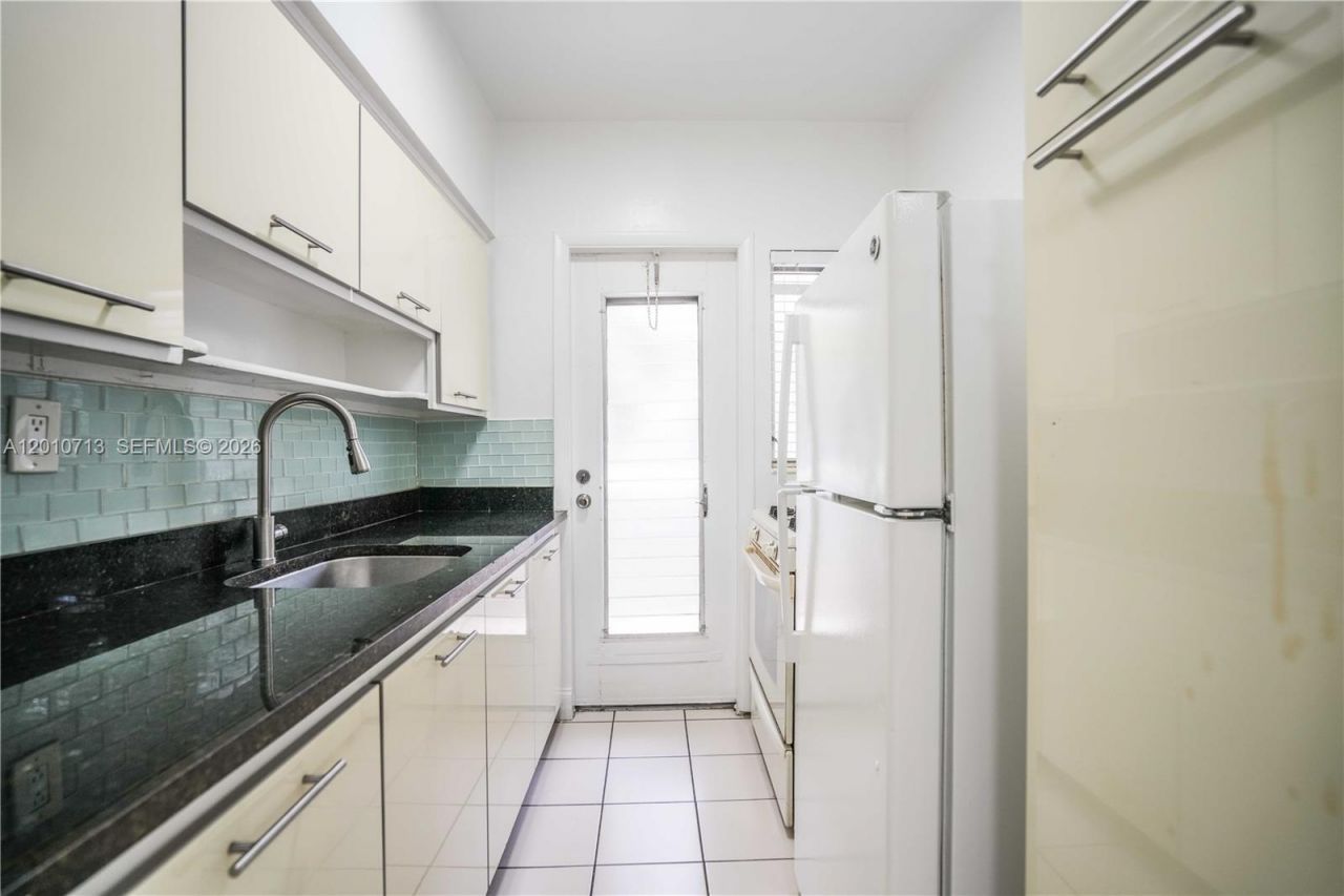 7640 Carlyle Ave , Unit 8A, Miami Beach, FL 33141 Photo