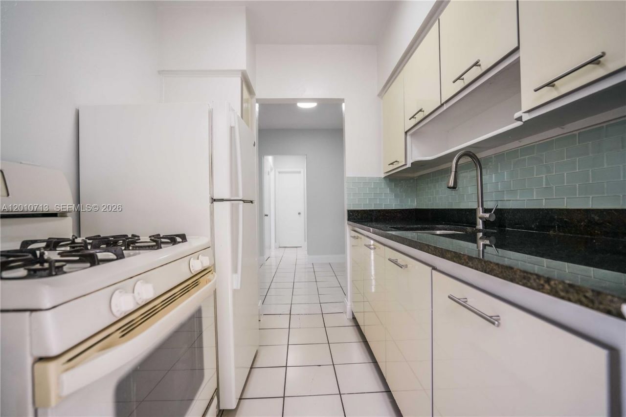 7640 Carlyle Ave , Unit 8A, Miami Beach, FL 33141 Photo