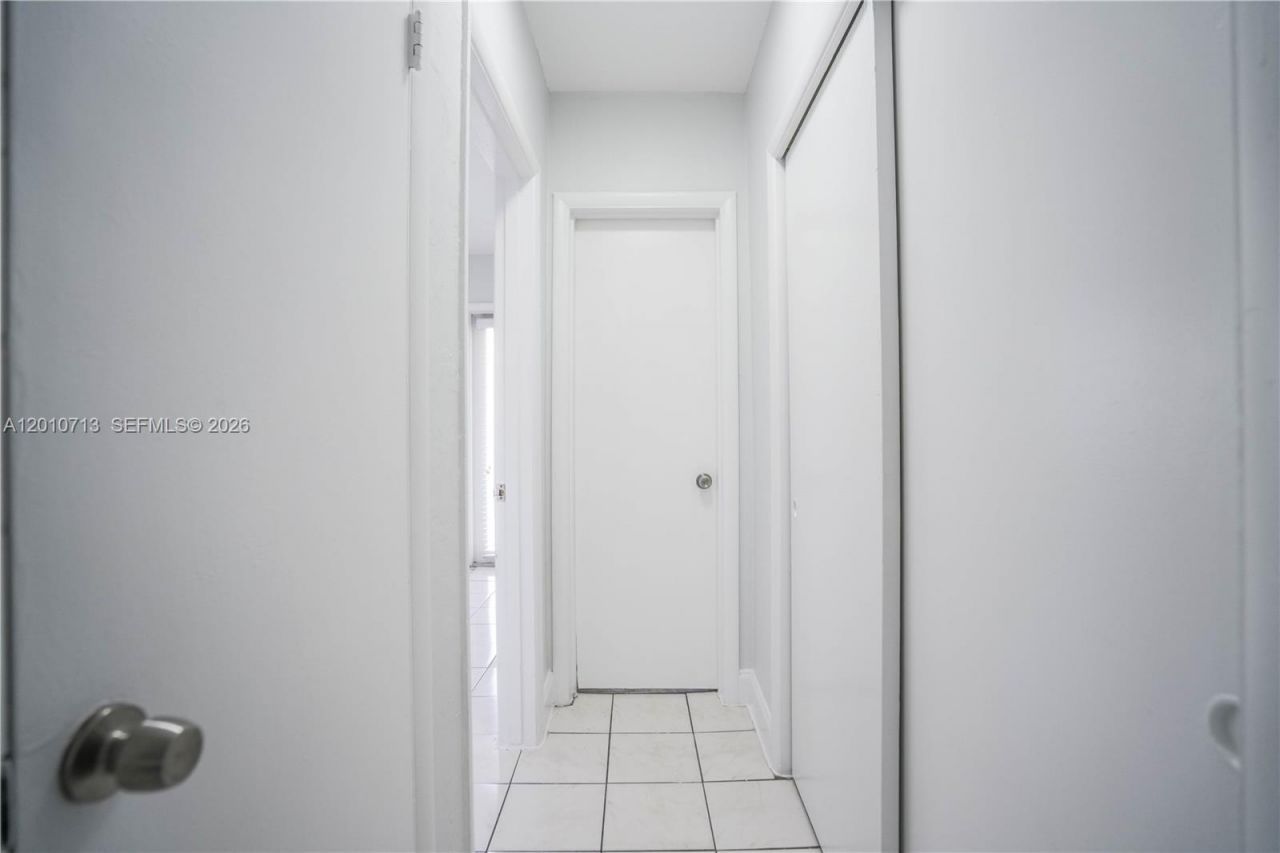 7640 Carlyle Ave , Unit 8A, Miami Beach, FL 33141 Photo
