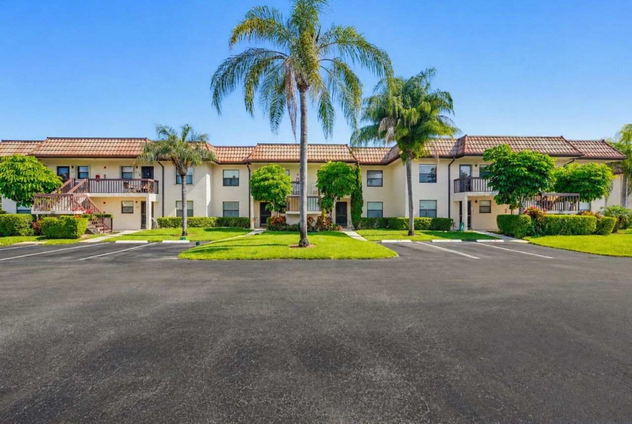 7245 Golf Colony Court, Unit 204, Lake Worth, FL 33467 Photo