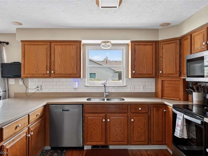 81 S Brookside Drive , Oak Harbor, OH 43449 Photo 15