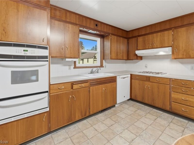 1304 E 2nd Street, Dover, OH 44622 Photo 8