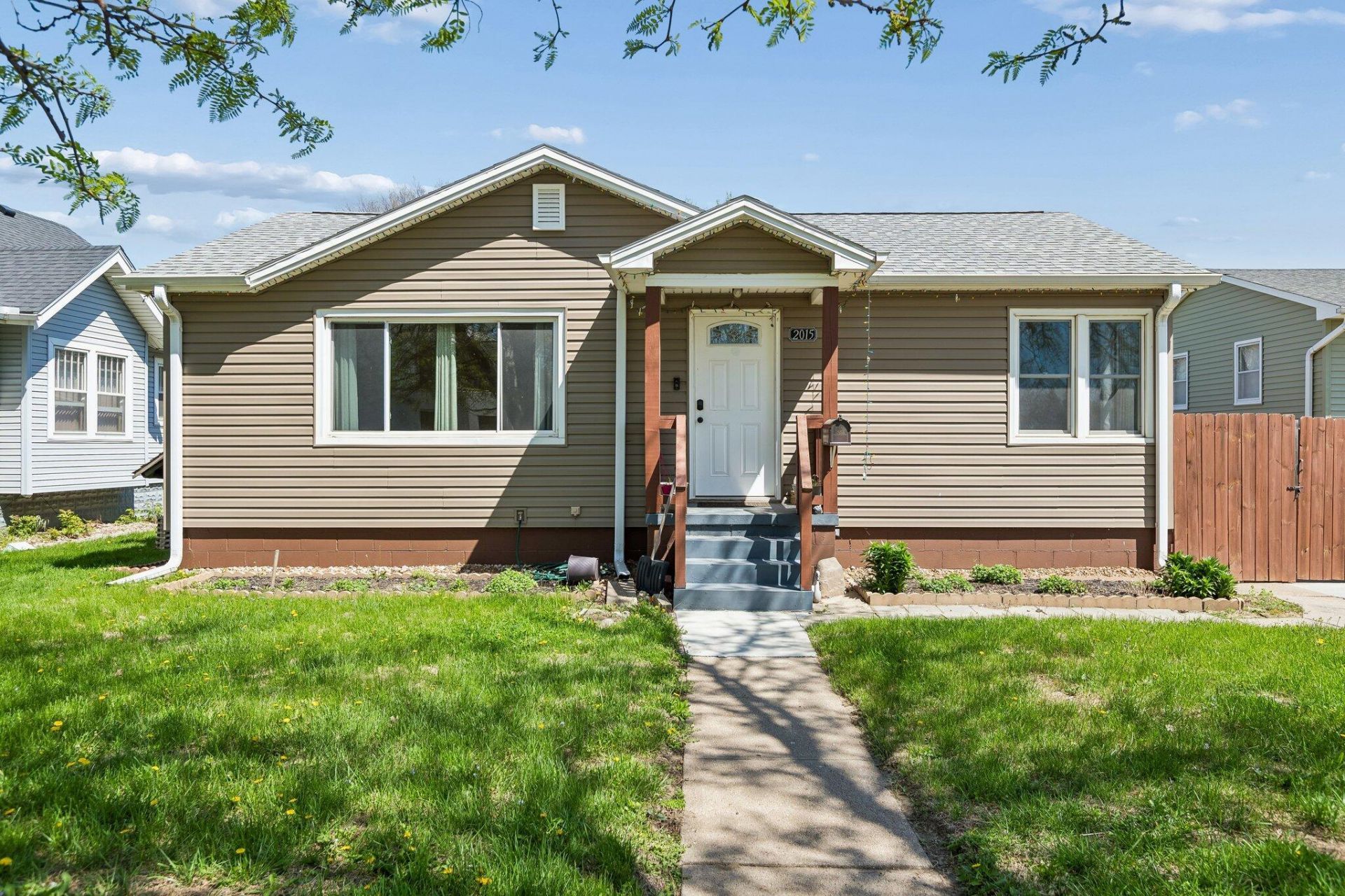 2015 S 9th Street, Council Bluffs, IA 51501 Main Photo