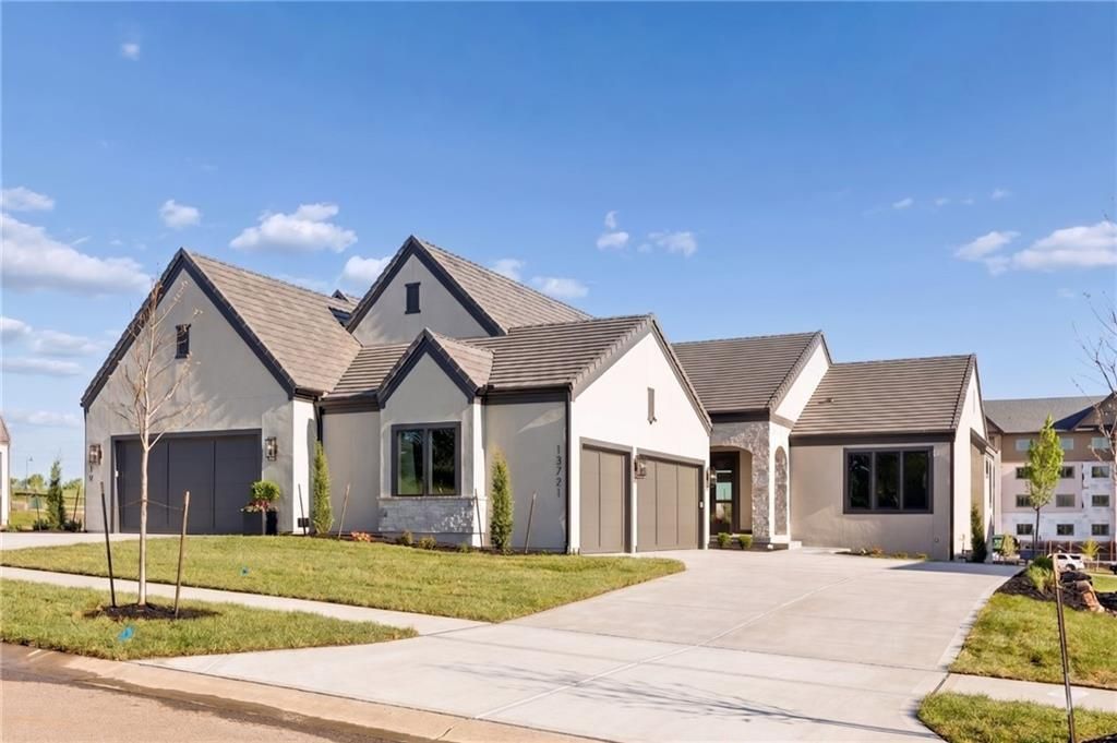 13721 Pembroke Lane, Leawood, KS 66224 Main Photo