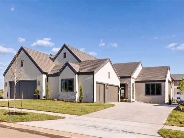 13721 Pembroke Lane, Leawood, KS 66224