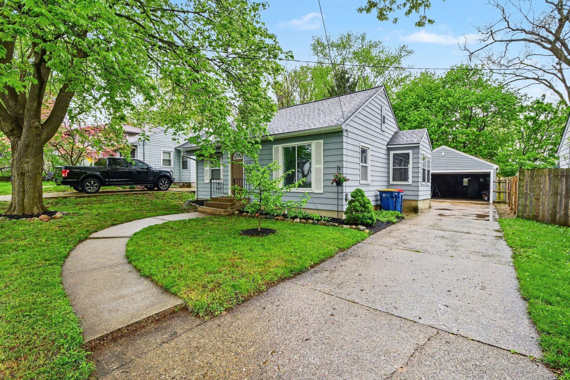 1350 Lewison Avenue Ne, Grand Rapids, MI 49505 Main Photo