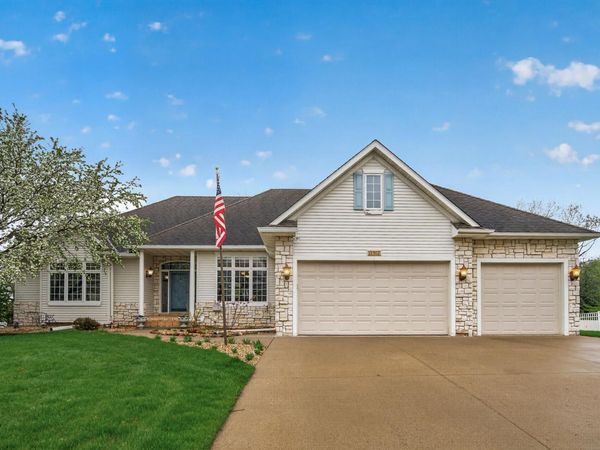 11312 Kenworth Lane, Lakeville, MN 55044