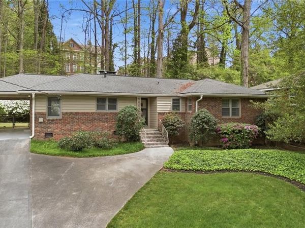 955 Vistavia Circle , Decatur, GA 30033