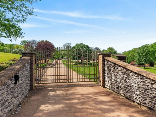 480 Mobley Rd , Clarksville, TN 37043