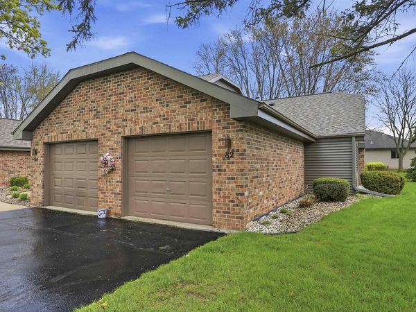82 SPENCER VILLAGE COURT, Appleton, WI 54914