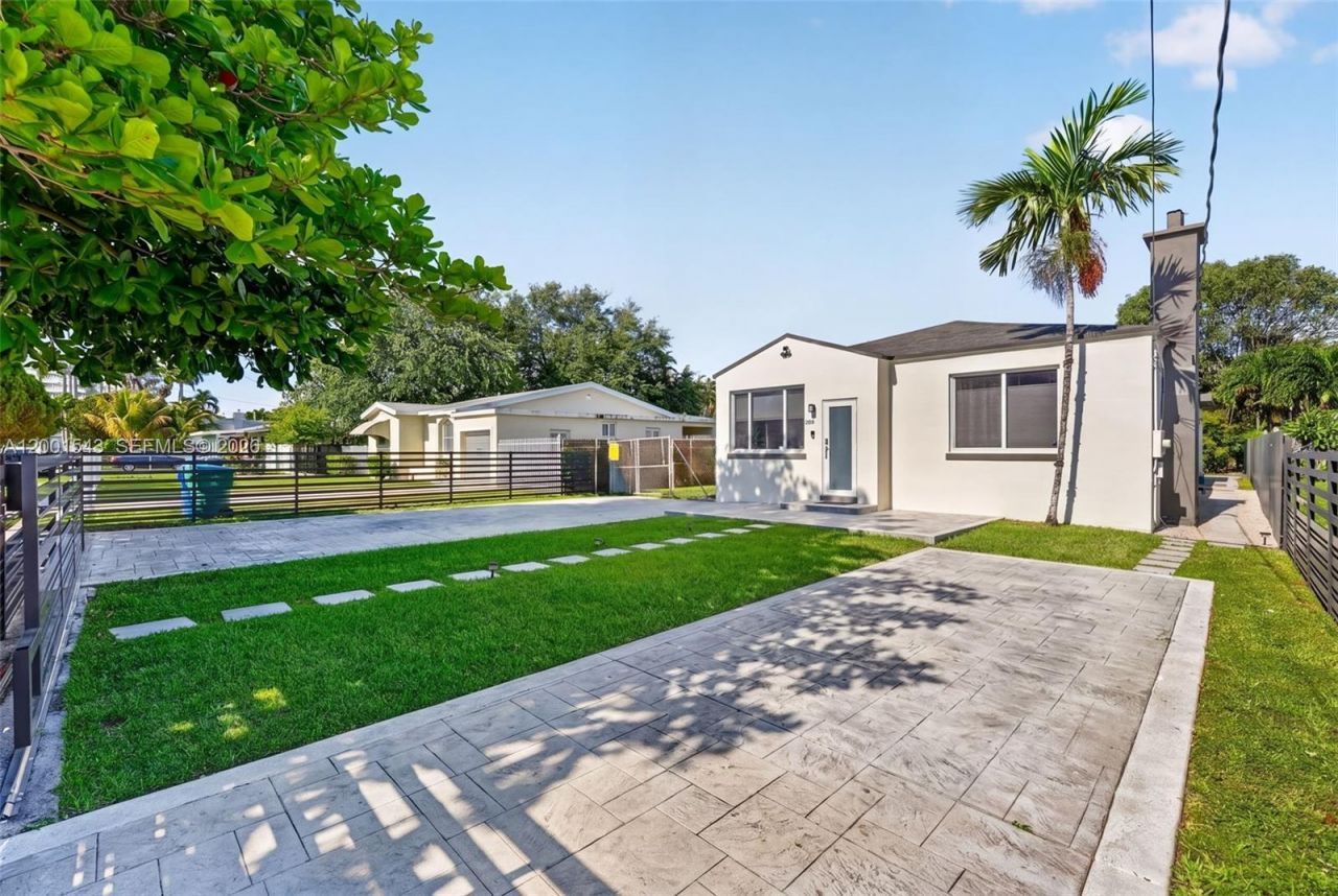 1960 NW 24th Ct, Miami, FL 33125 Photo