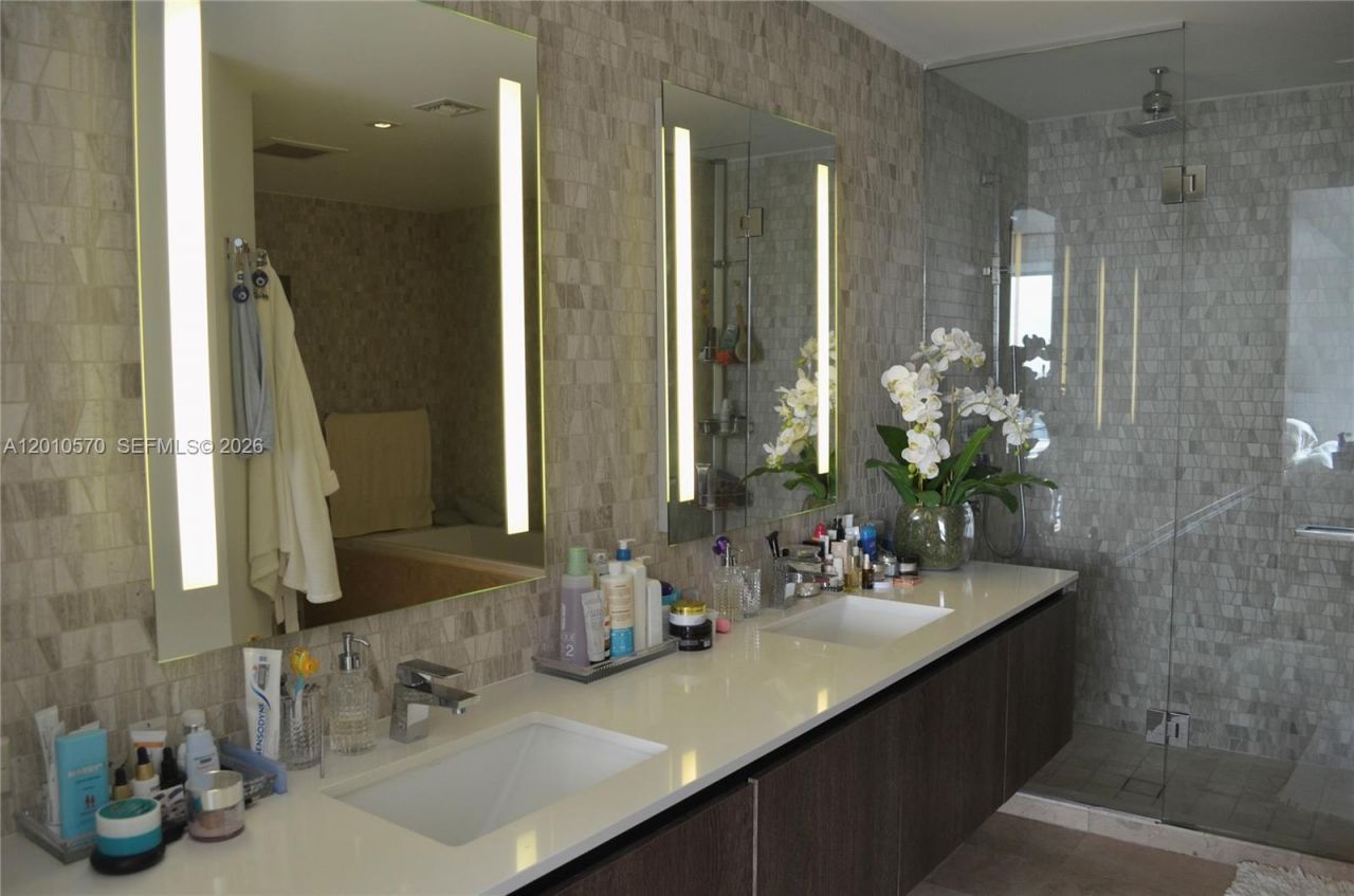 68 SE 6th St , Unit 2708, Miami, FL 33131 Photo