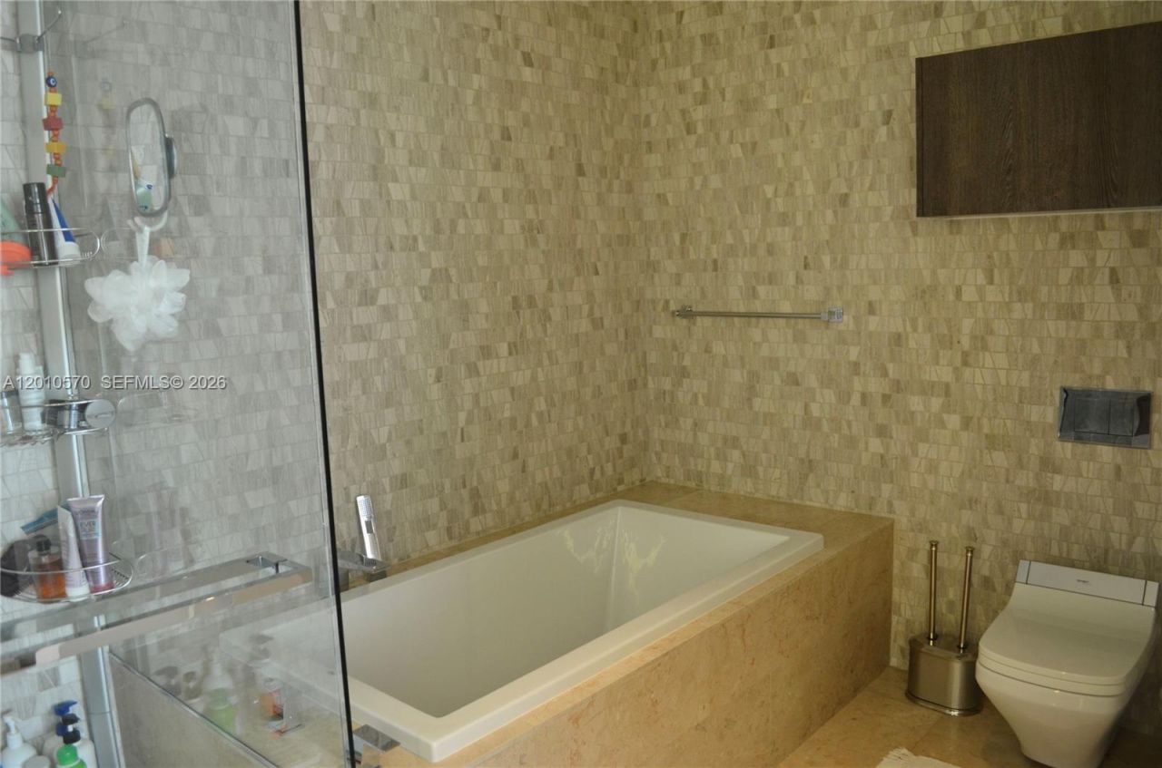 68 SE 6th St , Unit 2708, Miami, FL 33131 Photo