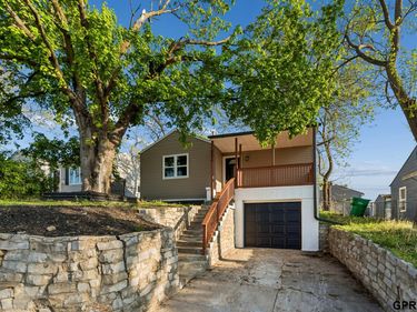 8336 Park Drive , Omaha, NE 68127
