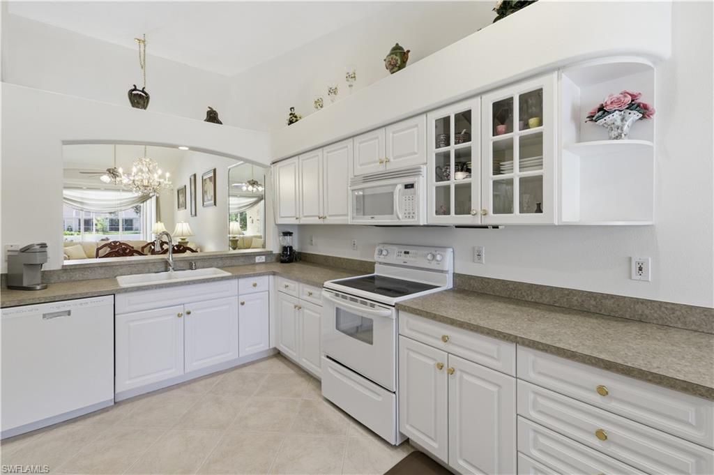 8024 Sivon Way, Unit 905, Naples, FL 34119 Photo
