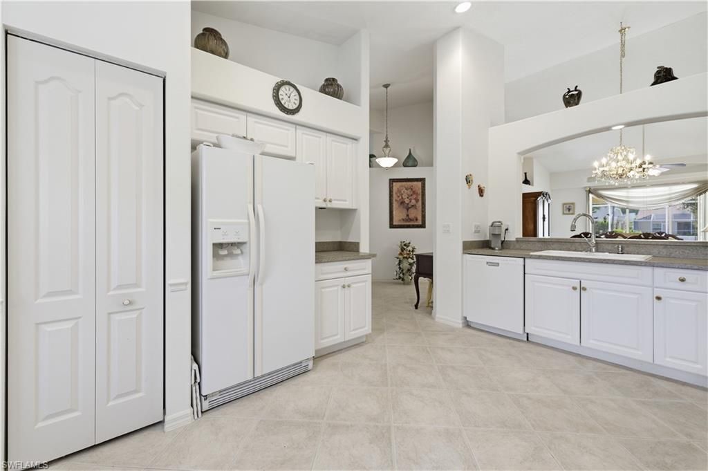 8024 Sivon Way, Unit 905, Naples, FL 34119 Photo