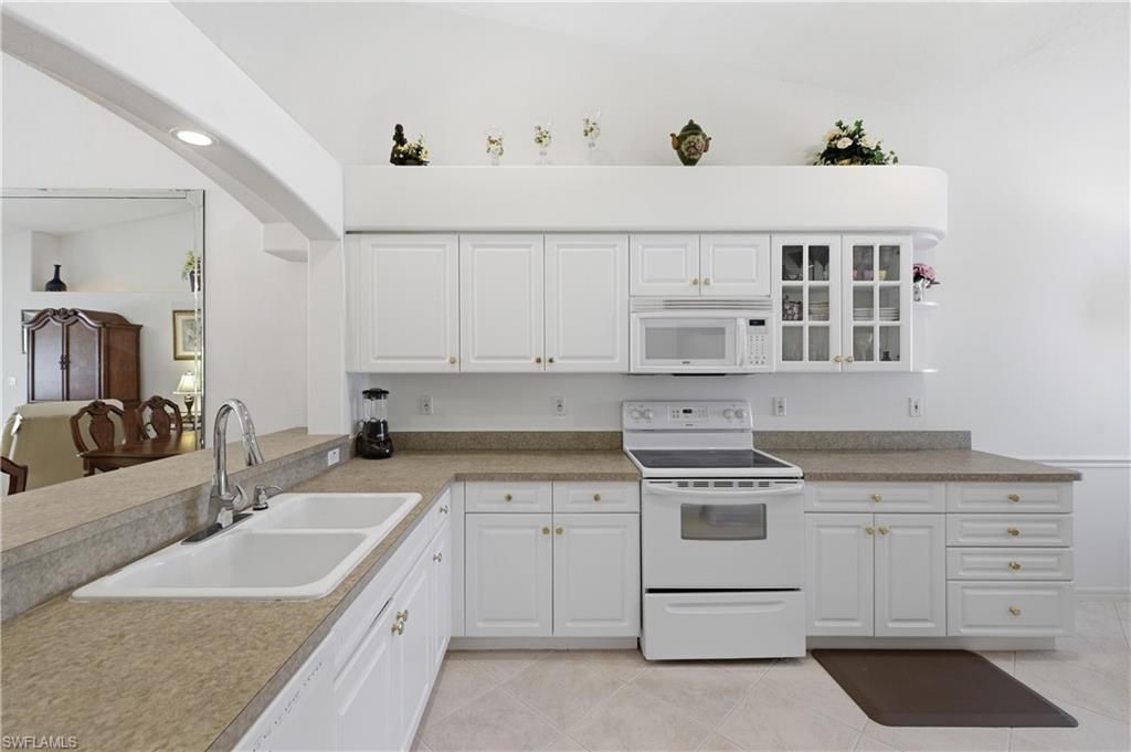 8024 Sivon Way, Unit 905, Naples, FL 34119 Photo