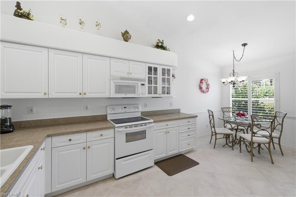 8024 Sivon Way, Unit 905, Naples, FL 34119 Photo