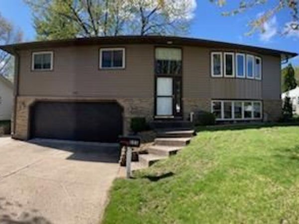 555 13th Street NE, Owatonna, MN 55060