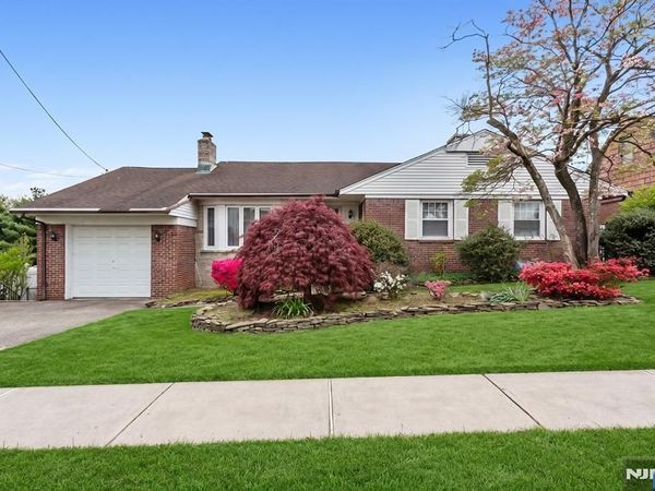 40 17th Avenue, ELMWOOD PARK, NJ 07407