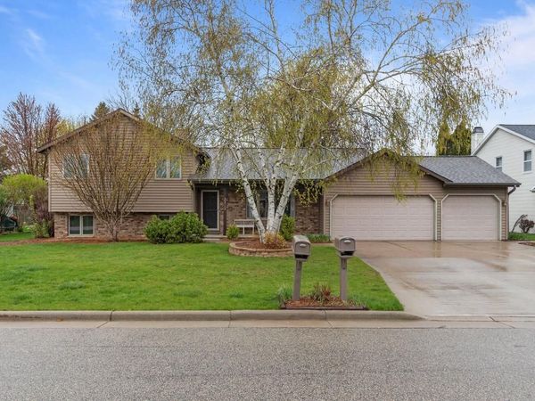 2212 SENECA DRIVE, Appleton, WI 54914