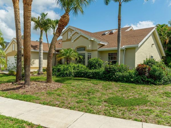 1070 Sweet Briar Place, Wellington, FL 33414
