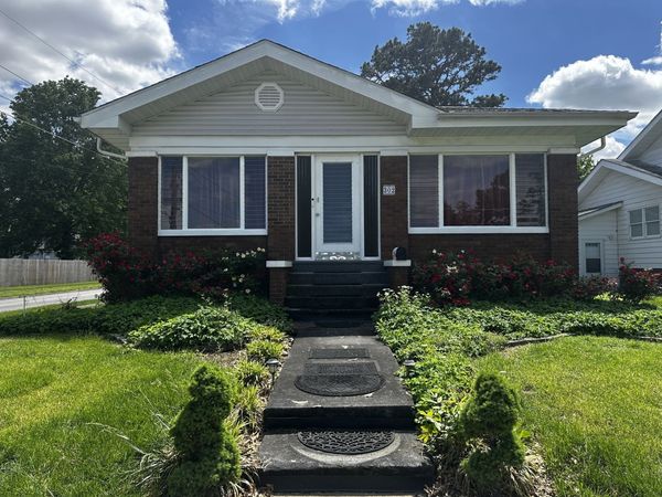 302 W 6th Street , Benton, IL 62812