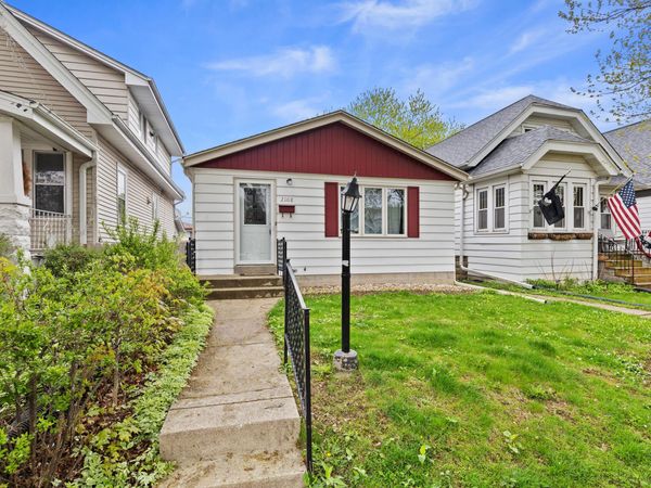 2108 S 72nd St, West Allis, WI 53219