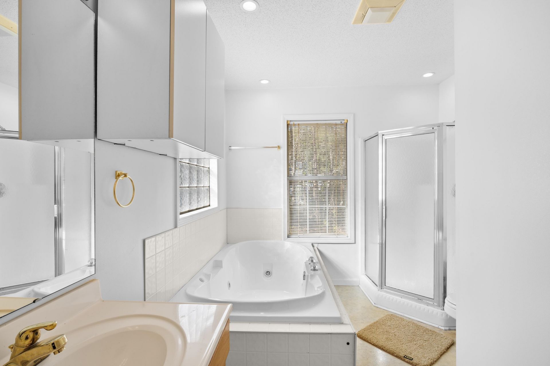 246 Russell Dr. Photo 10