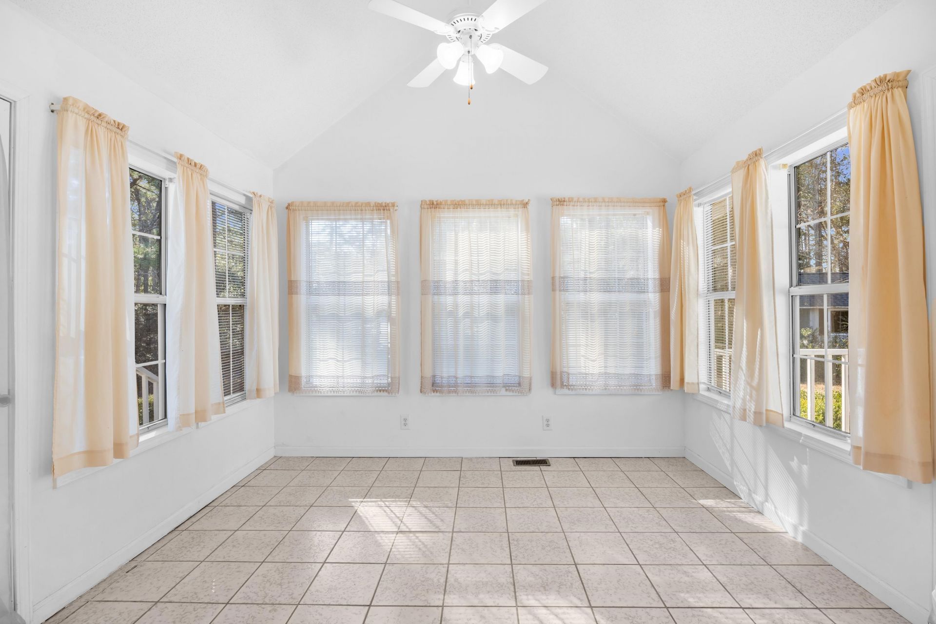 246 Russell Dr. Photo 16