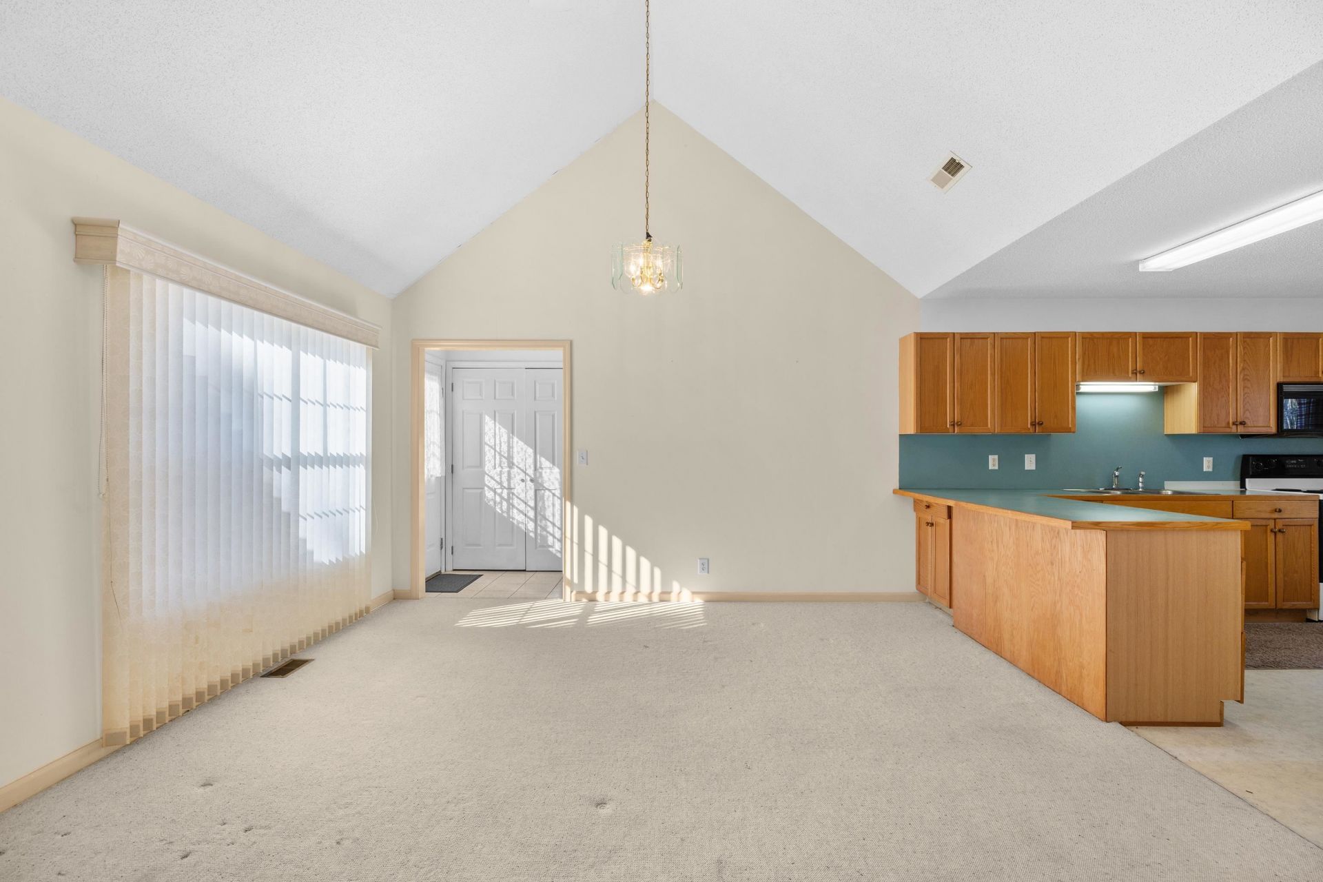 246 Russell Dr. Photo 7