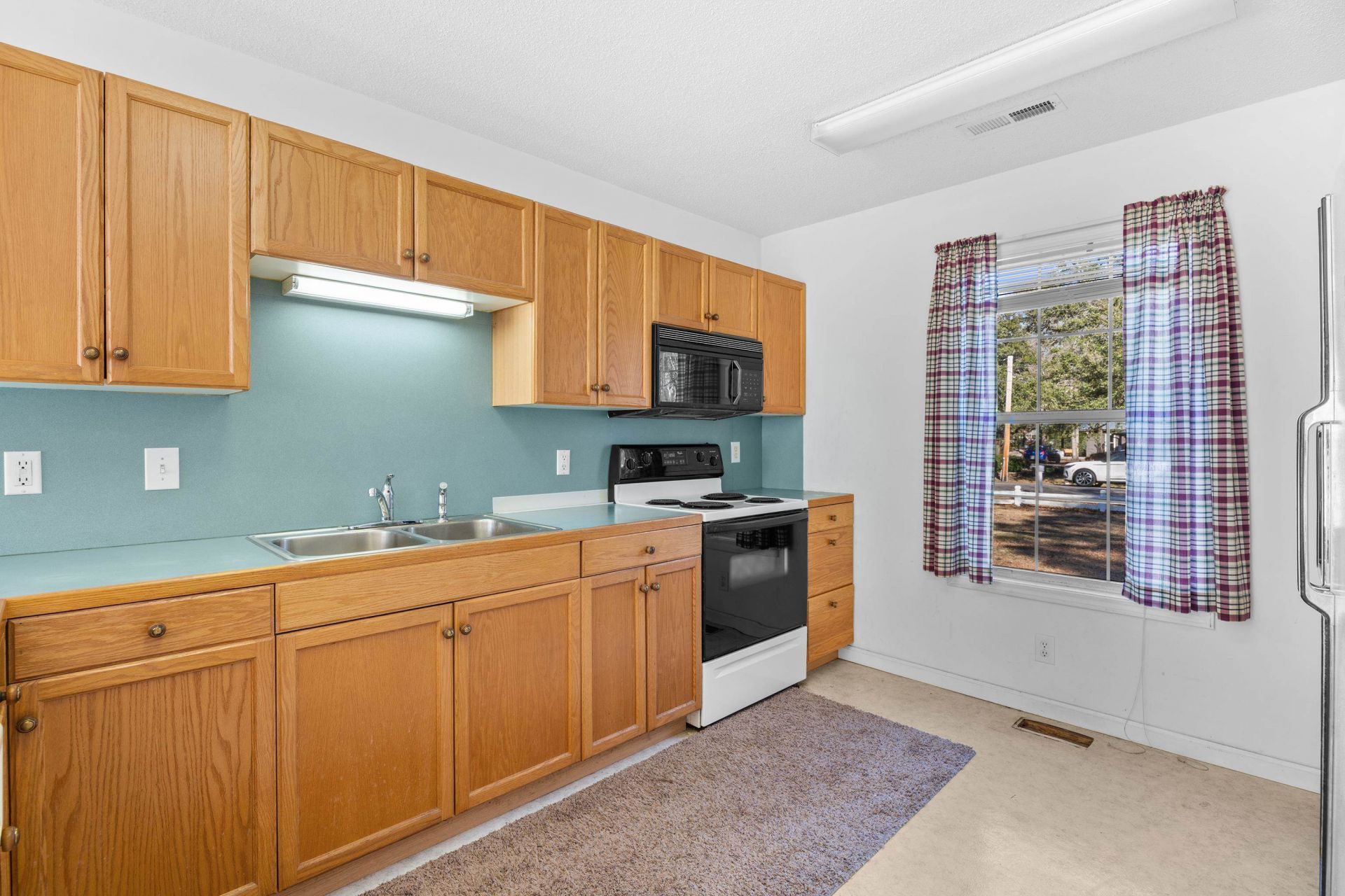 246 Russell Dr. Photo 8