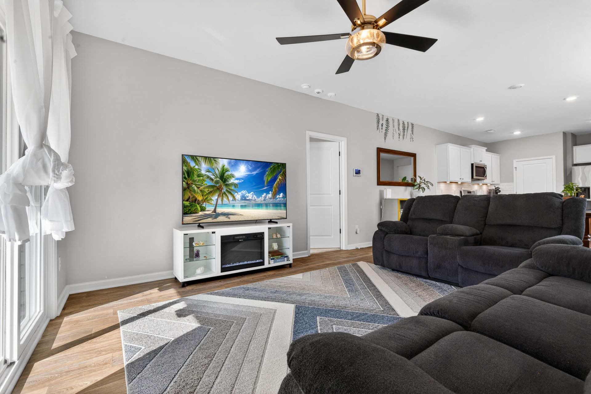 627 Silver Spruce Photo 17