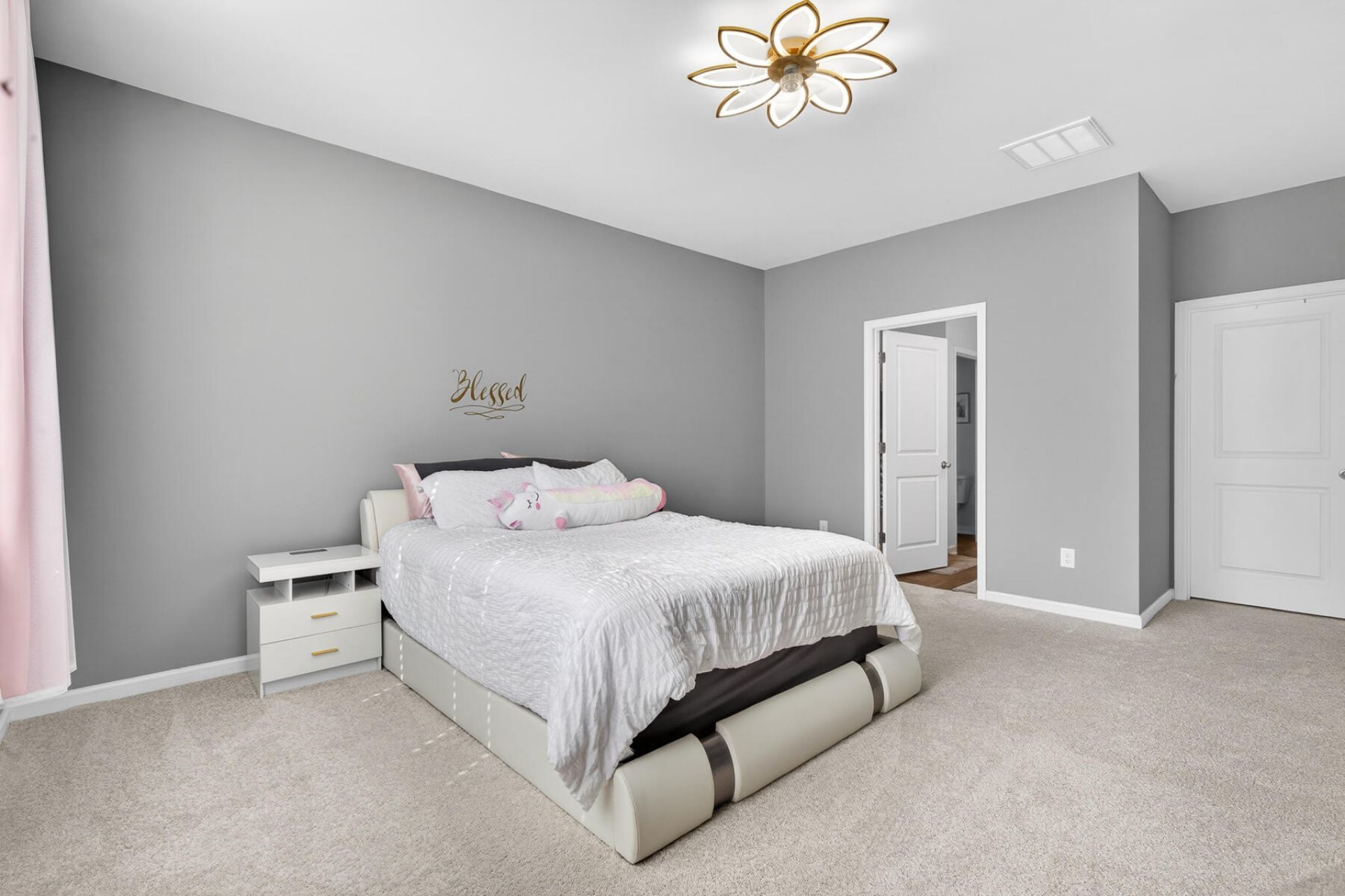 627 Silver Spruce Photo 19