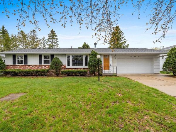 1281 ALICE DRIVE, Green Bay, WI 54304