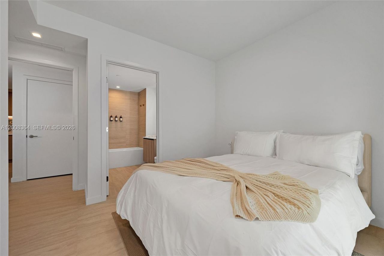 77 SE 5, Unit 1906, Miami, FL 33131 Photo