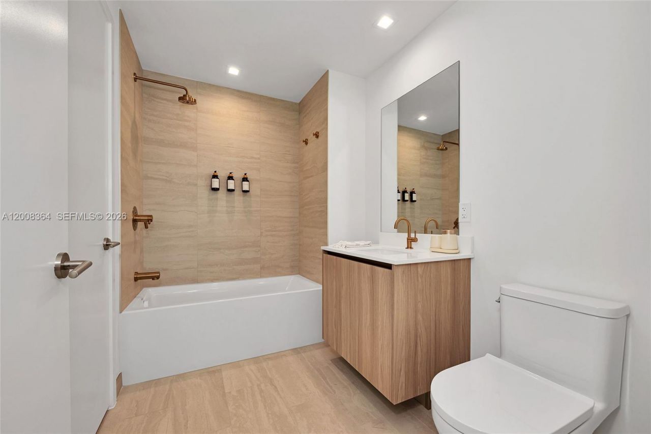 77 SE 5, Unit 1906, Miami, FL 33131 Photo