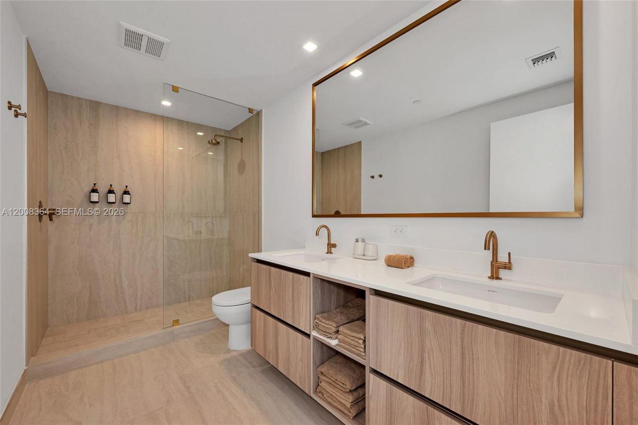 77 SE 5, Unit 1906, Miami, FL 33131 Photo
