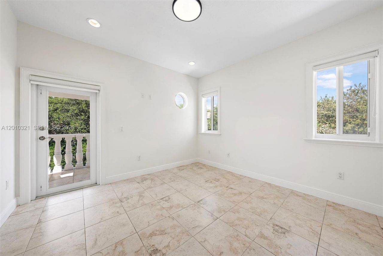 3200 Percival Ave, Miami, FL 33133 Photo