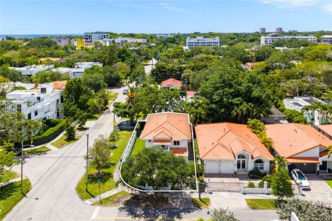 3200 Percival Ave, Miami, FL 33133 Photo