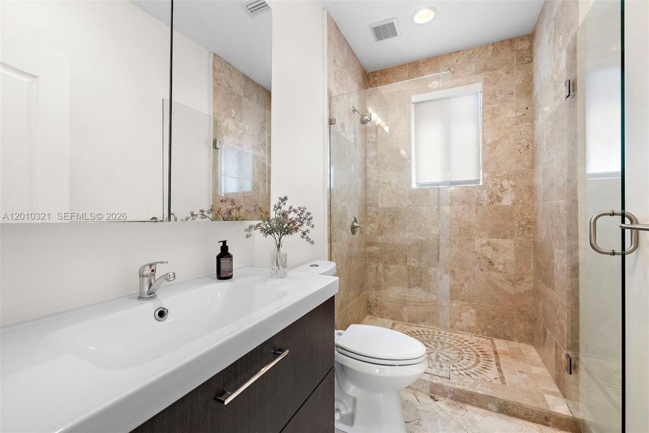3200 Percival Ave, Miami, FL 33133 Photo