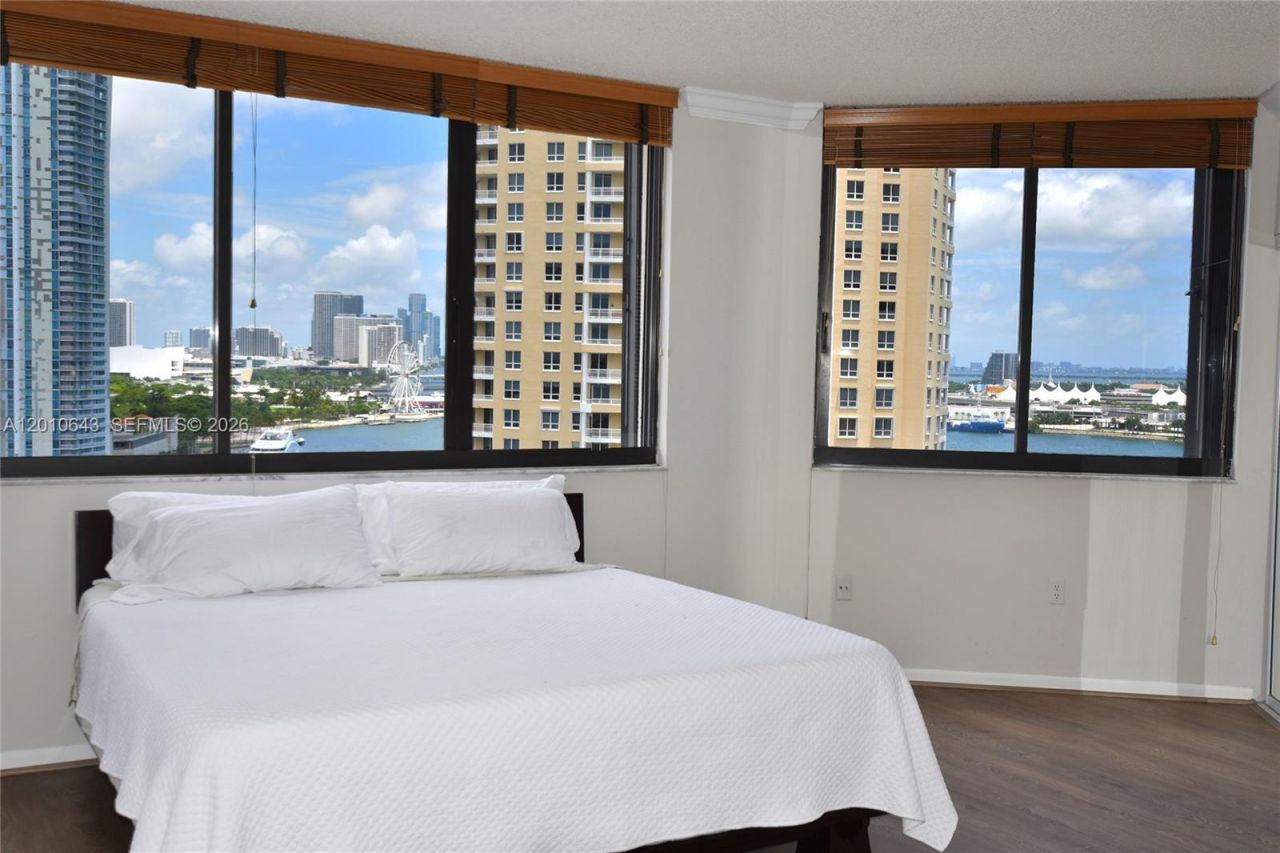 540 Brickell Key Dr , Unit PH1812, Miami, FL 33131 Photo