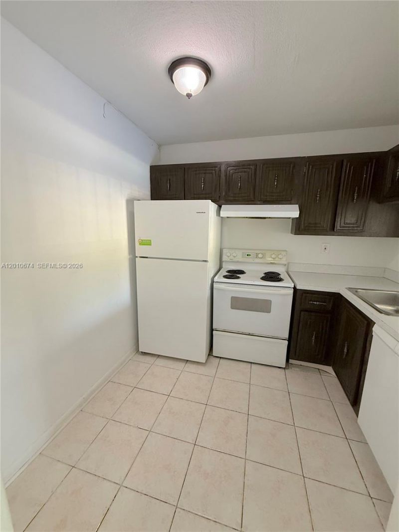 482 NW 165th St Rd , Unit A-307, Miami, FL 33169 Photo