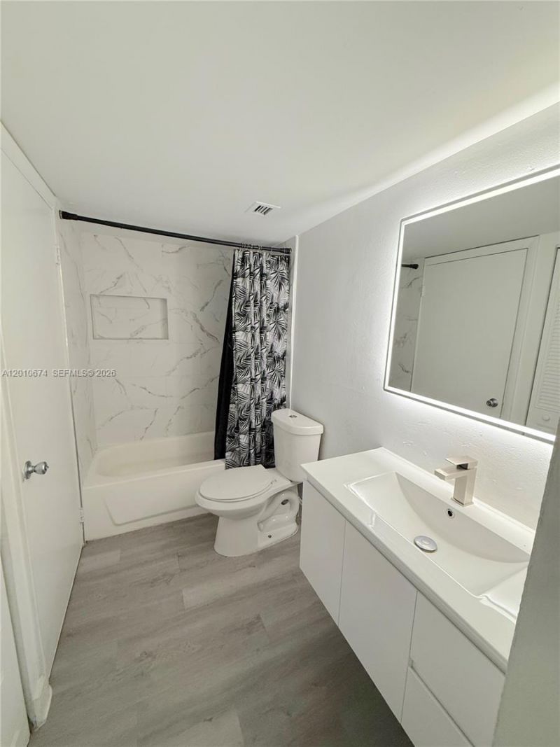 482 NW 165th St Rd , Unit A-307, Miami, FL 33169 Photo