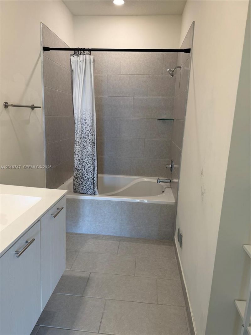 8167 NW 41st St, Unit E-308, Doral, FL 33166 Photo