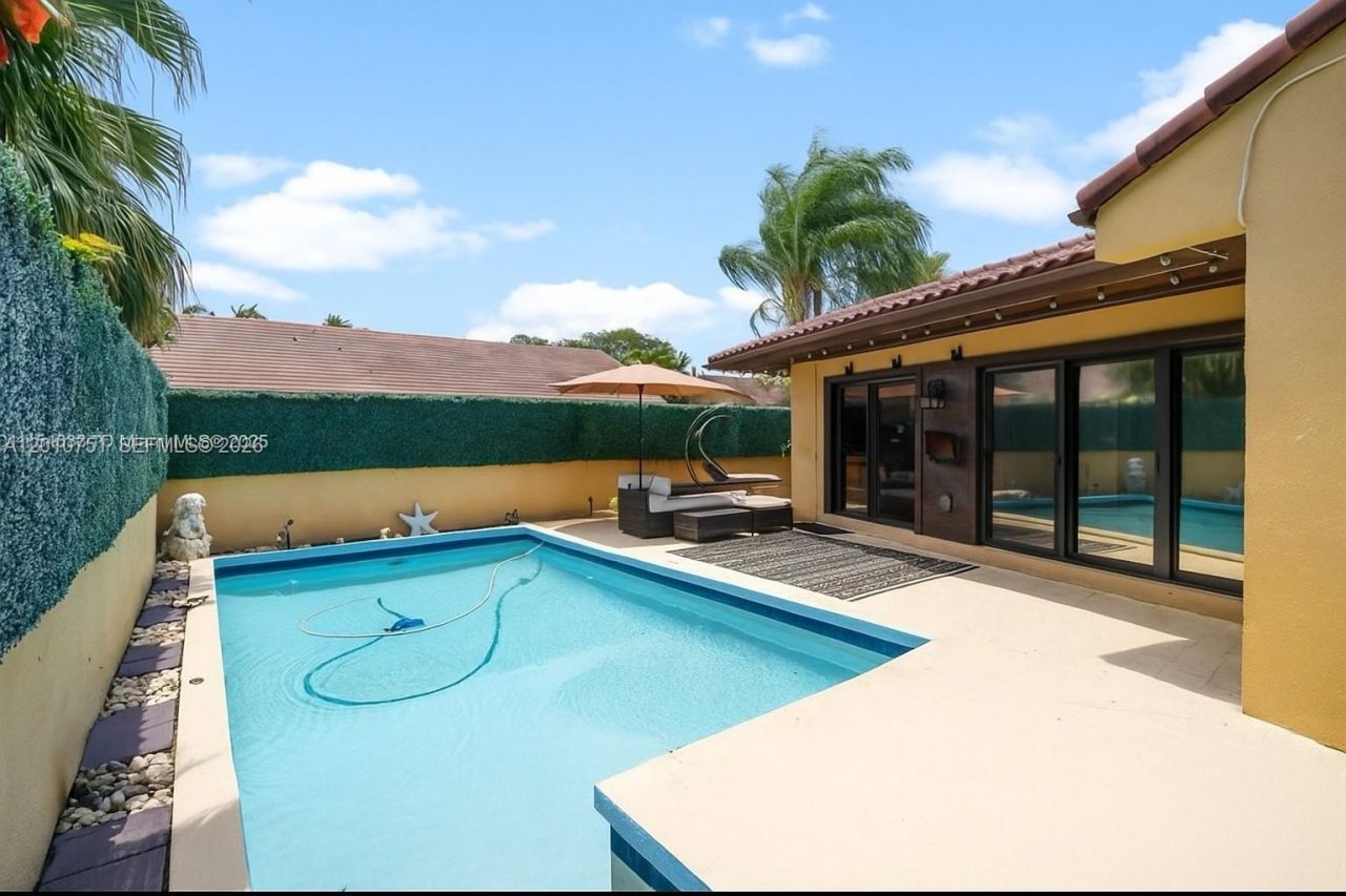 1030 NE 202nd Ter, Miami, FL 33179 Photo